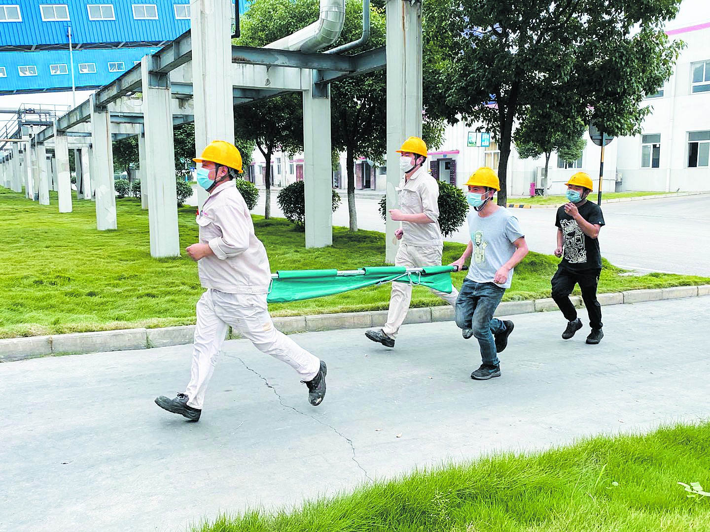 sss防暑救护人员.jpg sss防暑救护人员.jpg