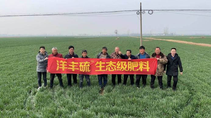 图片2麦田合影.jpg
