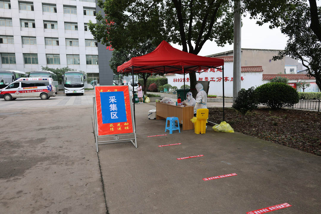 图1.地面设置清晰一米线.JPG