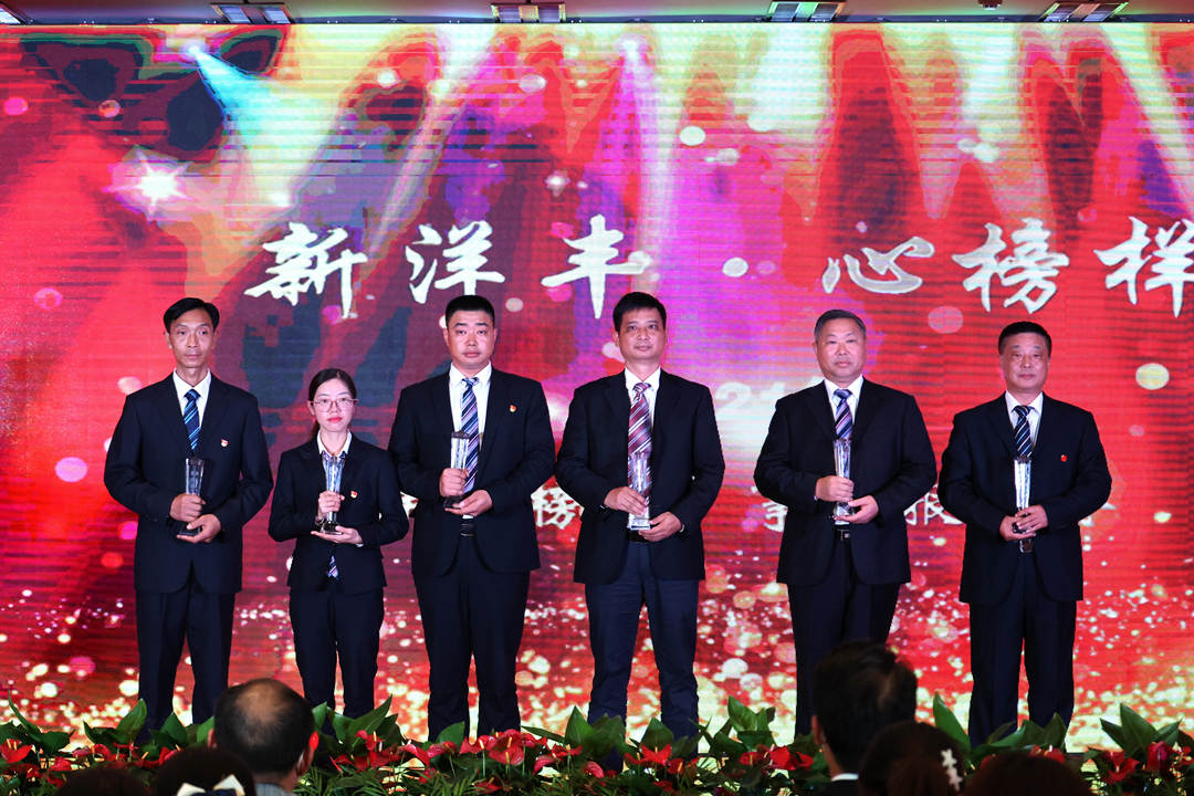 从左至右依次是杨兵箭，乔珊、秦军学夫妇，郑永宁，邱泽林，何月安.jpg