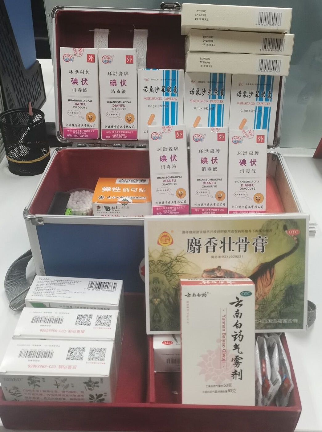 北京洋丰逸居酒店为职工准备防暑降温药品.jpg