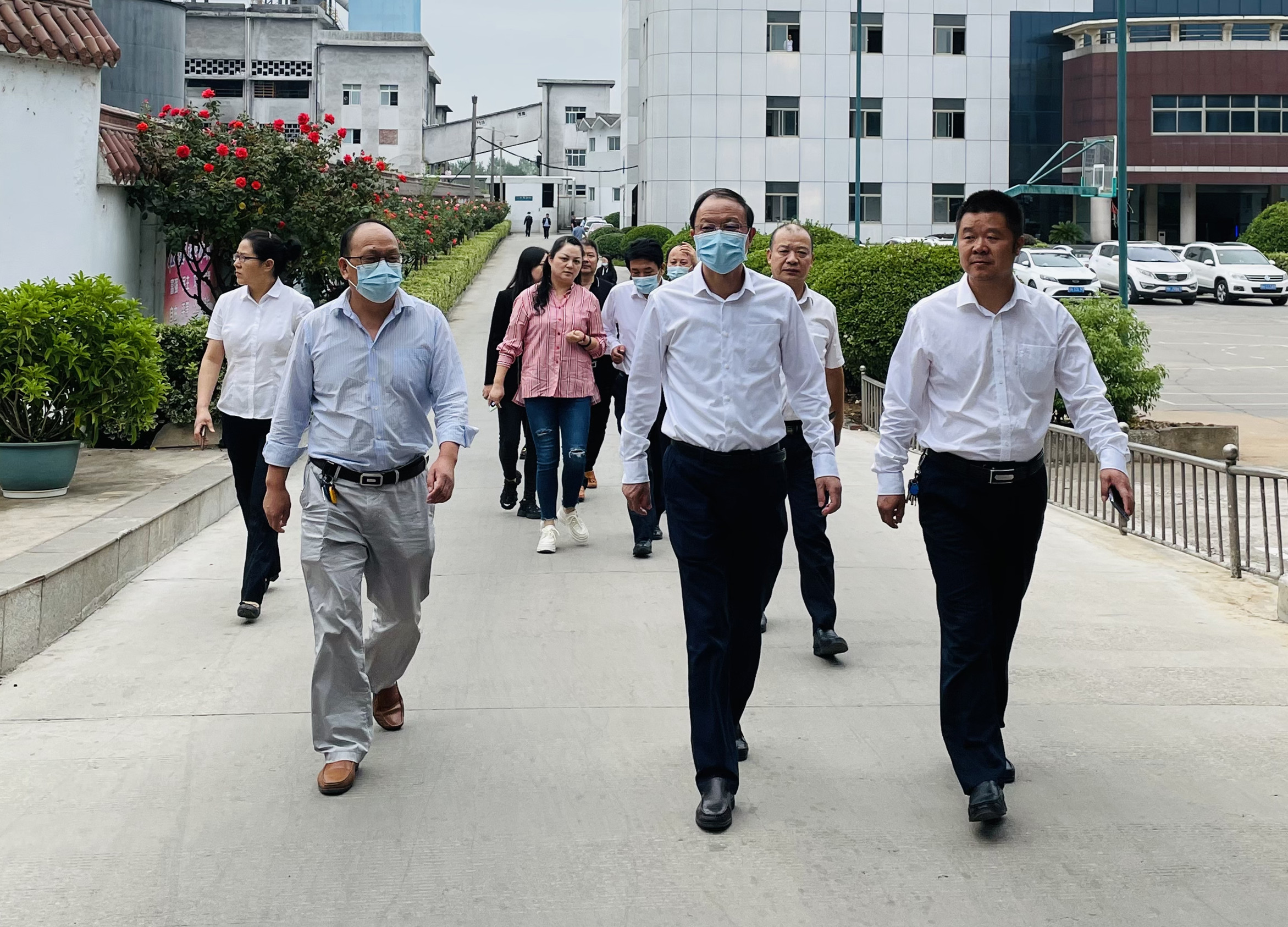 陈刚一行到8868体育官网首页入口红十字协会办公地点参观.jpg 陈刚一行到8868体育官网首页入口红十字协会办公地点参观.jpg